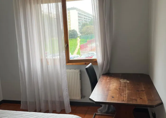 Ciamarra Pet Friendly Dog And Cat Accepted